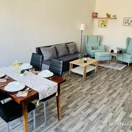 Komenskeho Apartment *